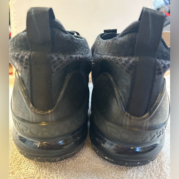 Vapor Max 2021 - Picture 4 of 4